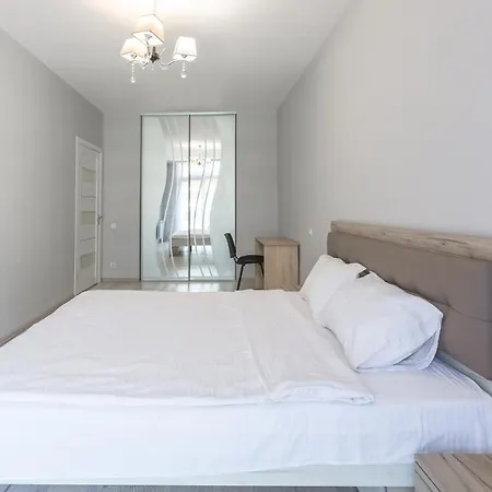 на вулиці чорновола 16г, від власника сучасна в львові будинок авалон 2 кімнати Leópolis